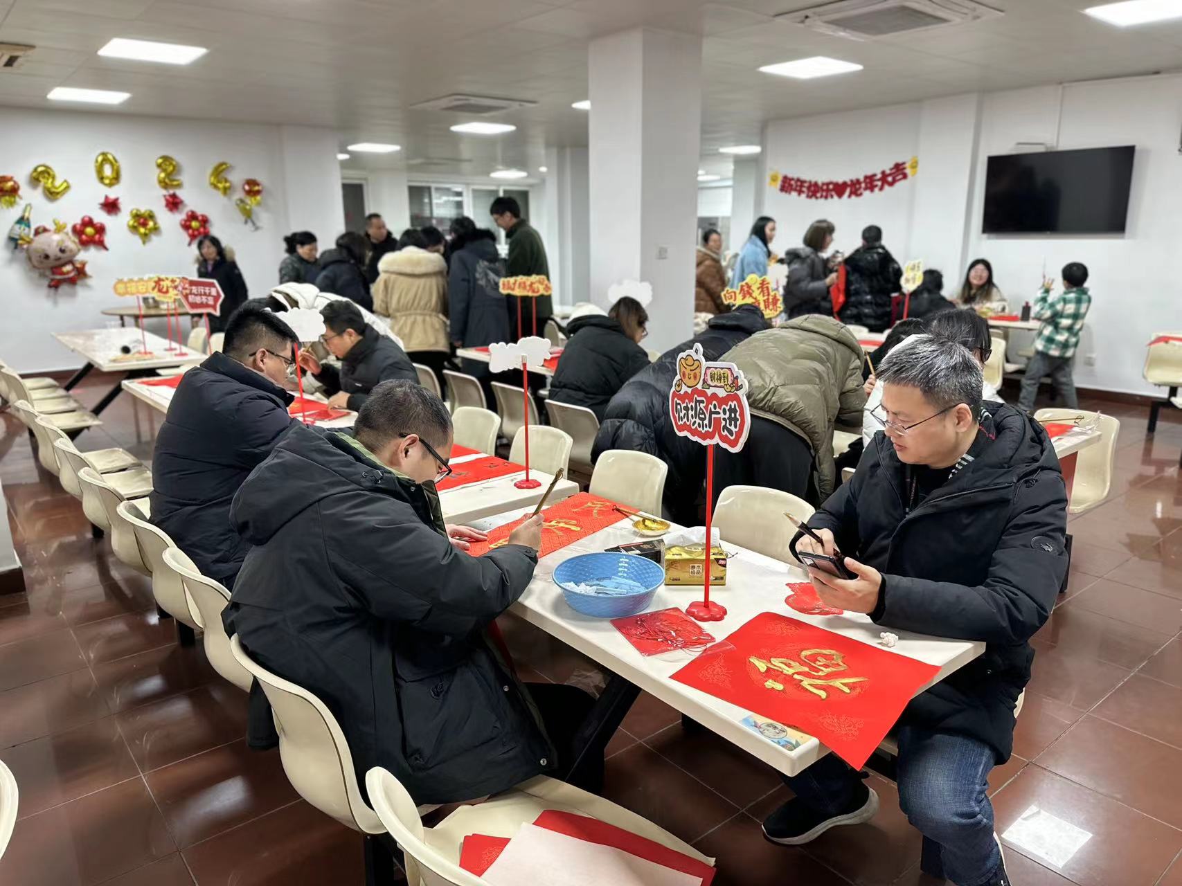 “迎春接福，共慶佳節(jié)”包餃子、寫春聯(lián)活動1 (25).jpg
