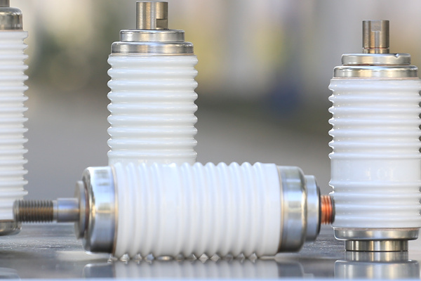 怎樣解決真空滅弧室的漏氣問題？